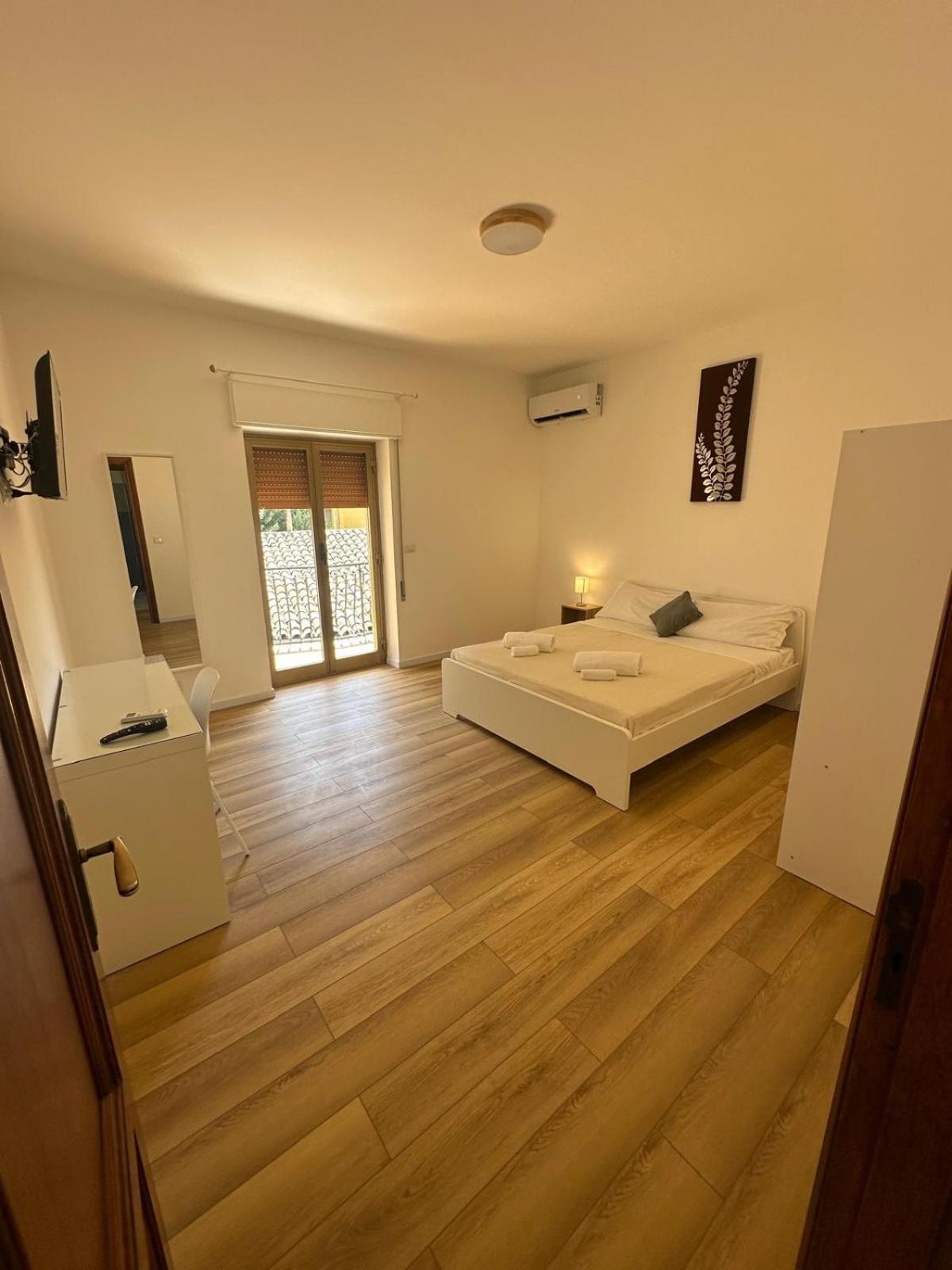 We Home Taormina Center With Parking Exteriör bild