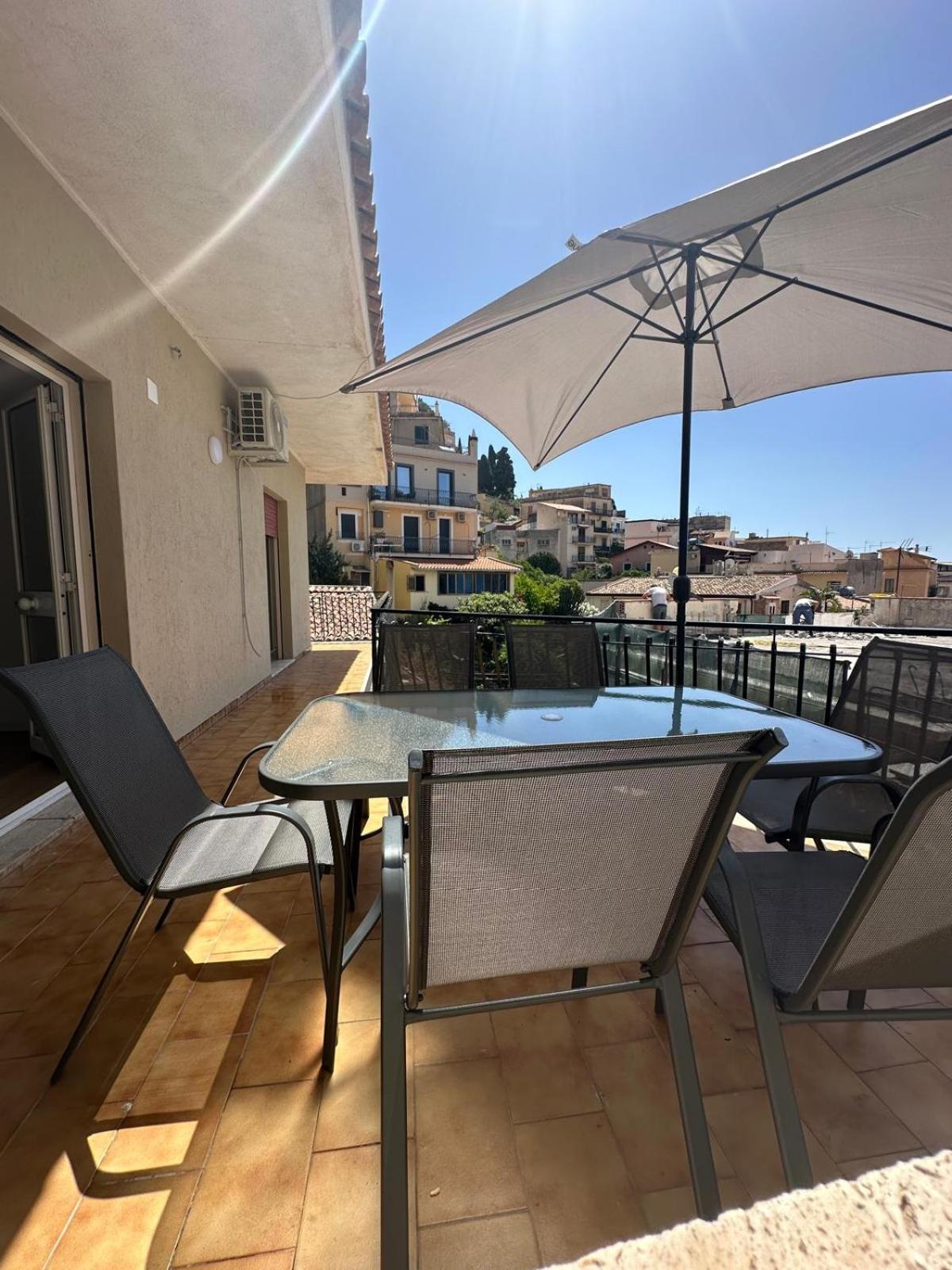 We Home Taormina Center With Parking Exteriör bild